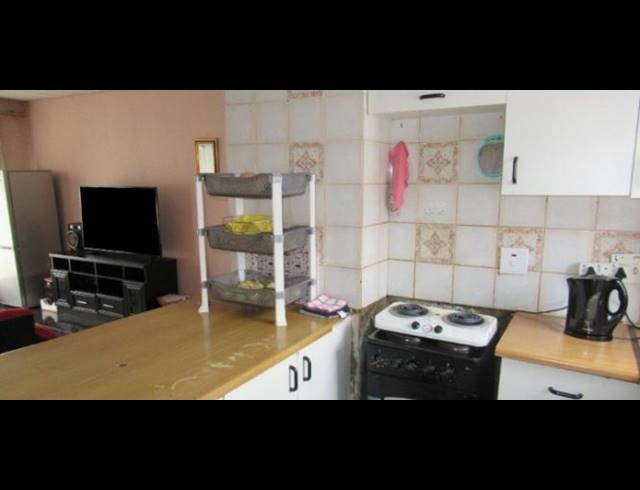 2 BEDROOM APARTMENT FOR SALE IN KEMPTON PARK CENTRAL